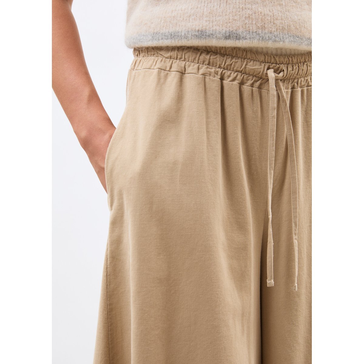 Pantalon jupe-culotte en velours côtelé sable, HUMILITY