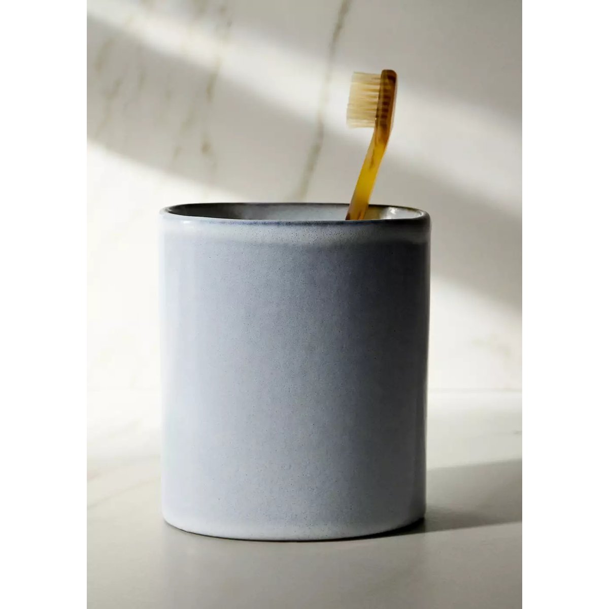 Gobelet à brosse à dents en céramique ovale bleu ciel, MANGO HOME