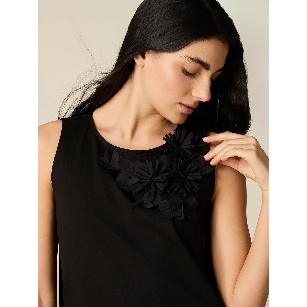 Top avec applications florales noir, OLTRE