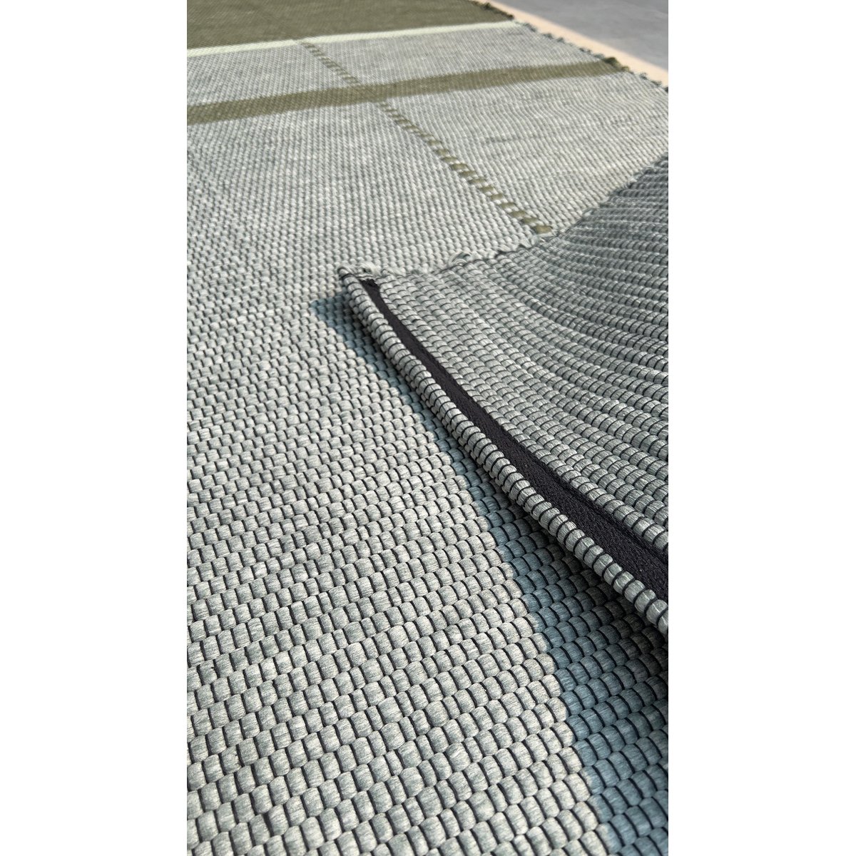 Tapis en fibres recyclées tissé à la main LEONOR vert naturel, AFK LIVING