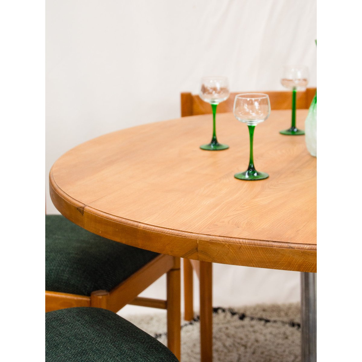 Table à manger ronde en frêne et métal chromé Karla N°1313 - Bon état bois clair, DEBONGOUT