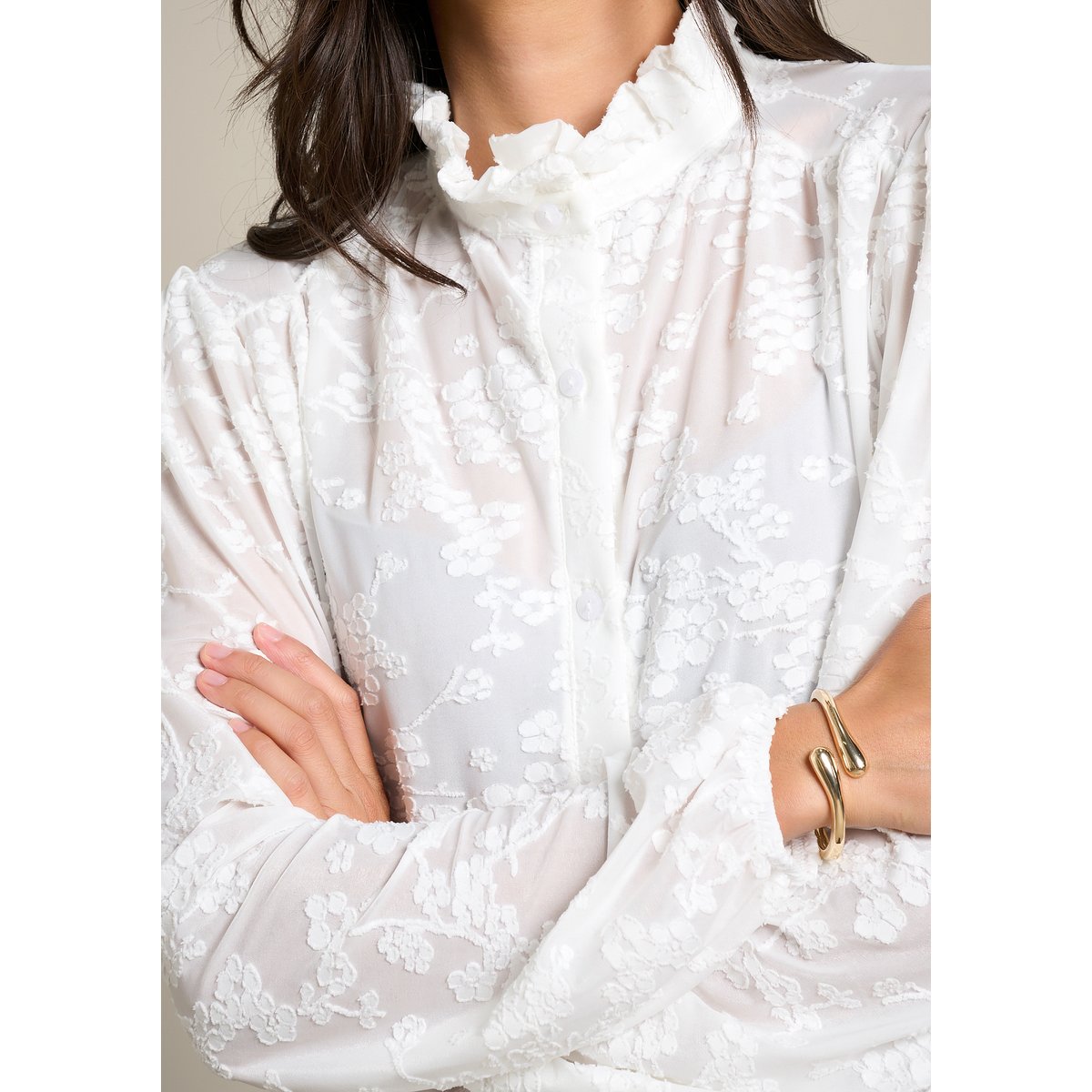 Blouse dévorée à col montant blanc casse, LOLALIZA