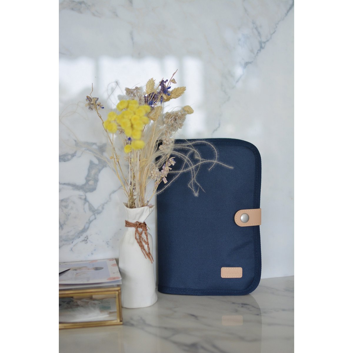 Protège carnet de santé pratique et organisé bleu marine rayé, BEABA