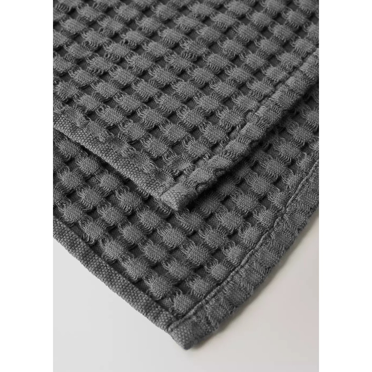 Drap de bain en coton gaufré gris foncé, MANGO HOME