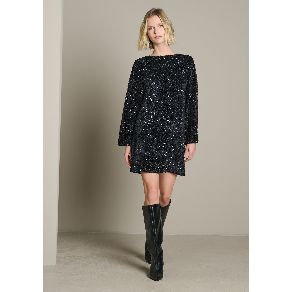 Robe courte en velours à sequins noir, LOLALIZA