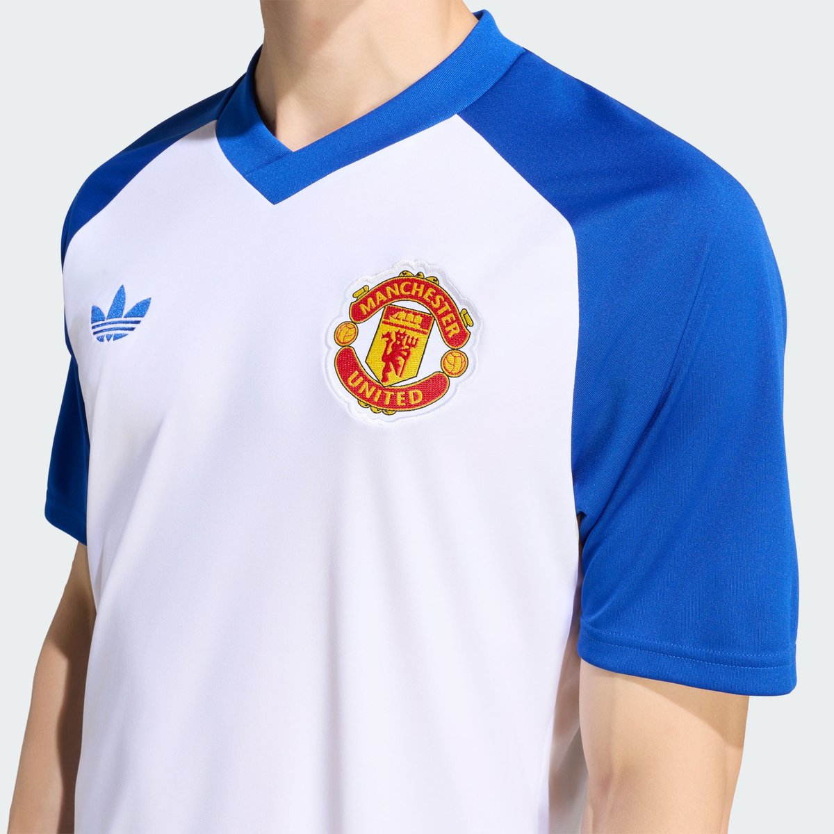 Maillot Pré-Match Manchester United 26/27 Maillot Pré-Match Manchester United 26/27 white / royal blue, adidas Performance