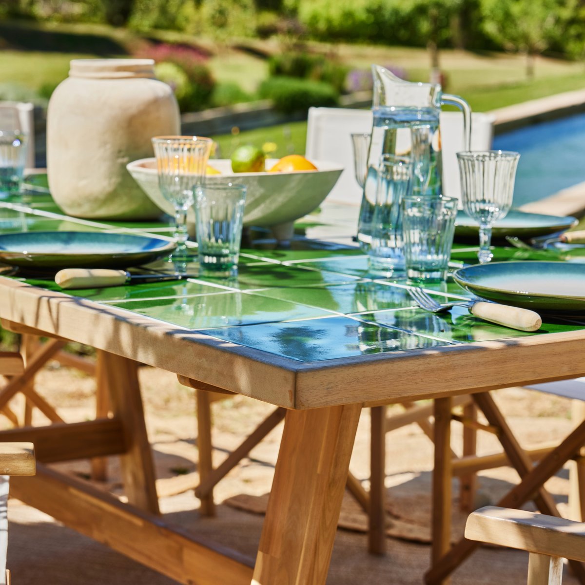 Table à manger, bois, BISBAL bois clair, plateau vert, DEFORA HOME