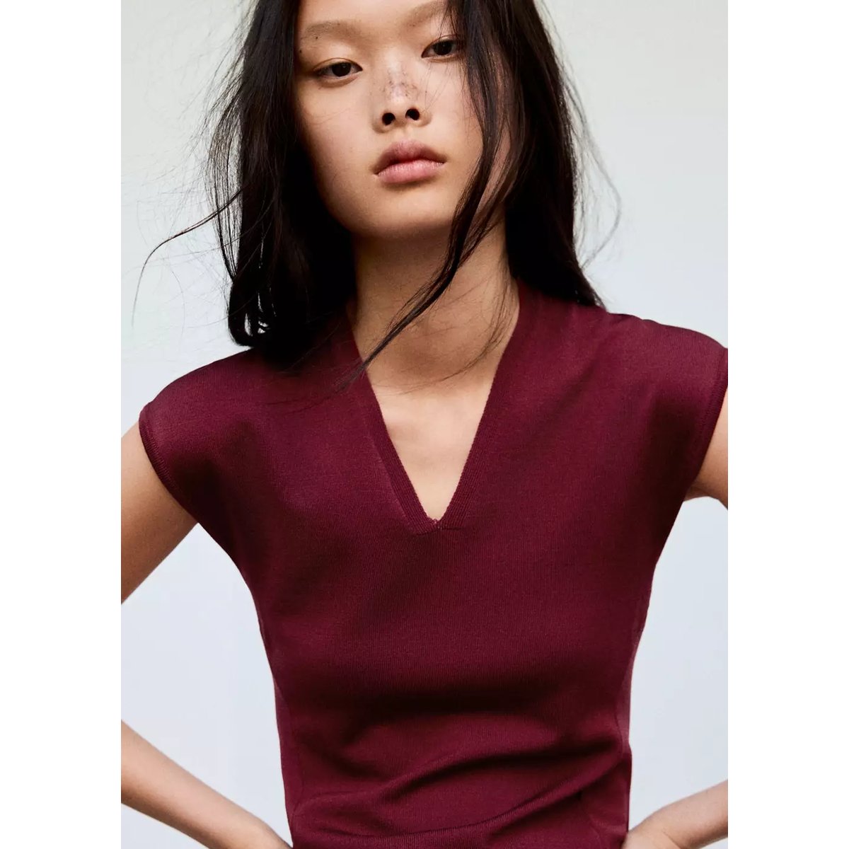 Robe en maille col V fraise, MANGO