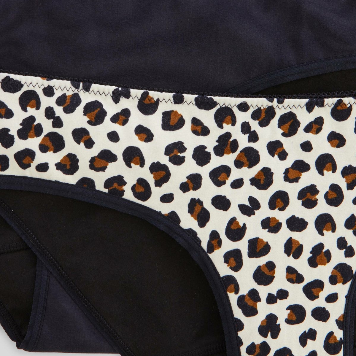 Lot de 2 culottes menstruelles imprimée et unie contenant du coton BIO noir, MONOPRIX