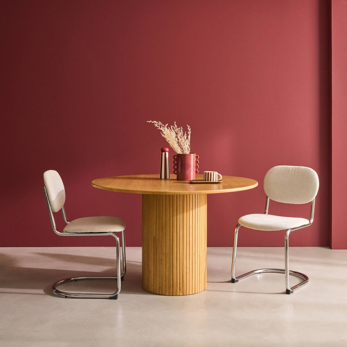 Table à manger ronde bois d'hévéa et placage chêne 4 places ESTELLE naturel, SWEEEK