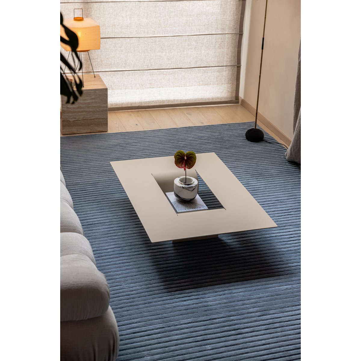 Table basse en tôle d'acier CUT beige cashew, METALLBUDE