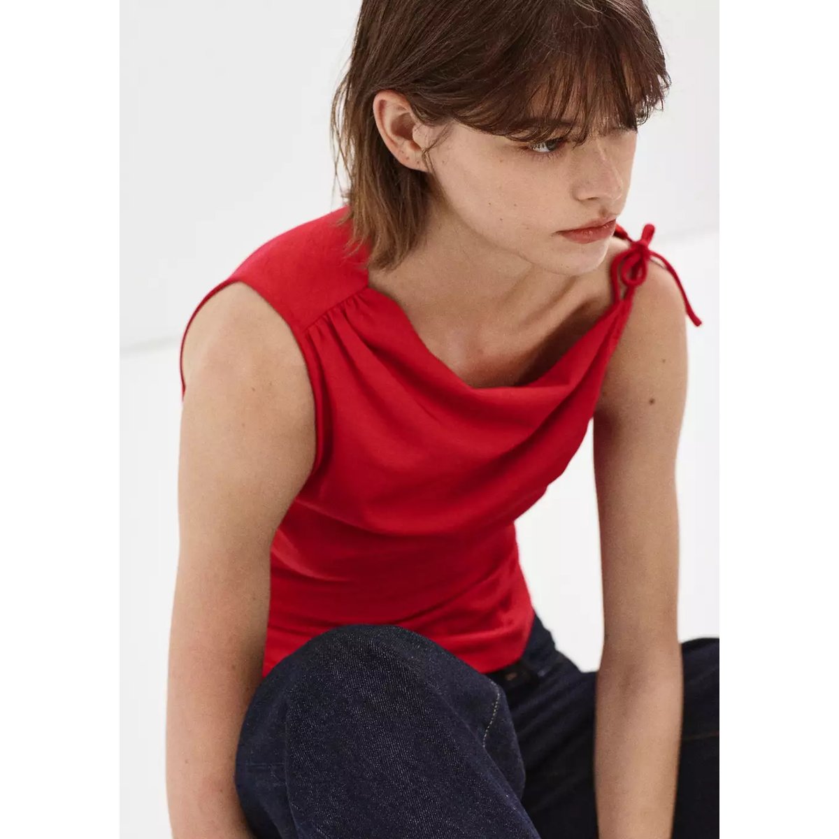 Top asymétrique froncé rouge, MANGO
