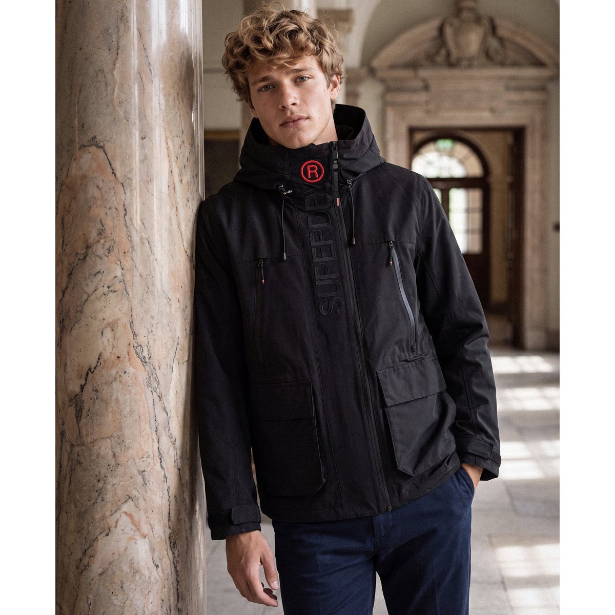 Coupe-vent à capuche brodé Ultimate noir, SUPERDRY
