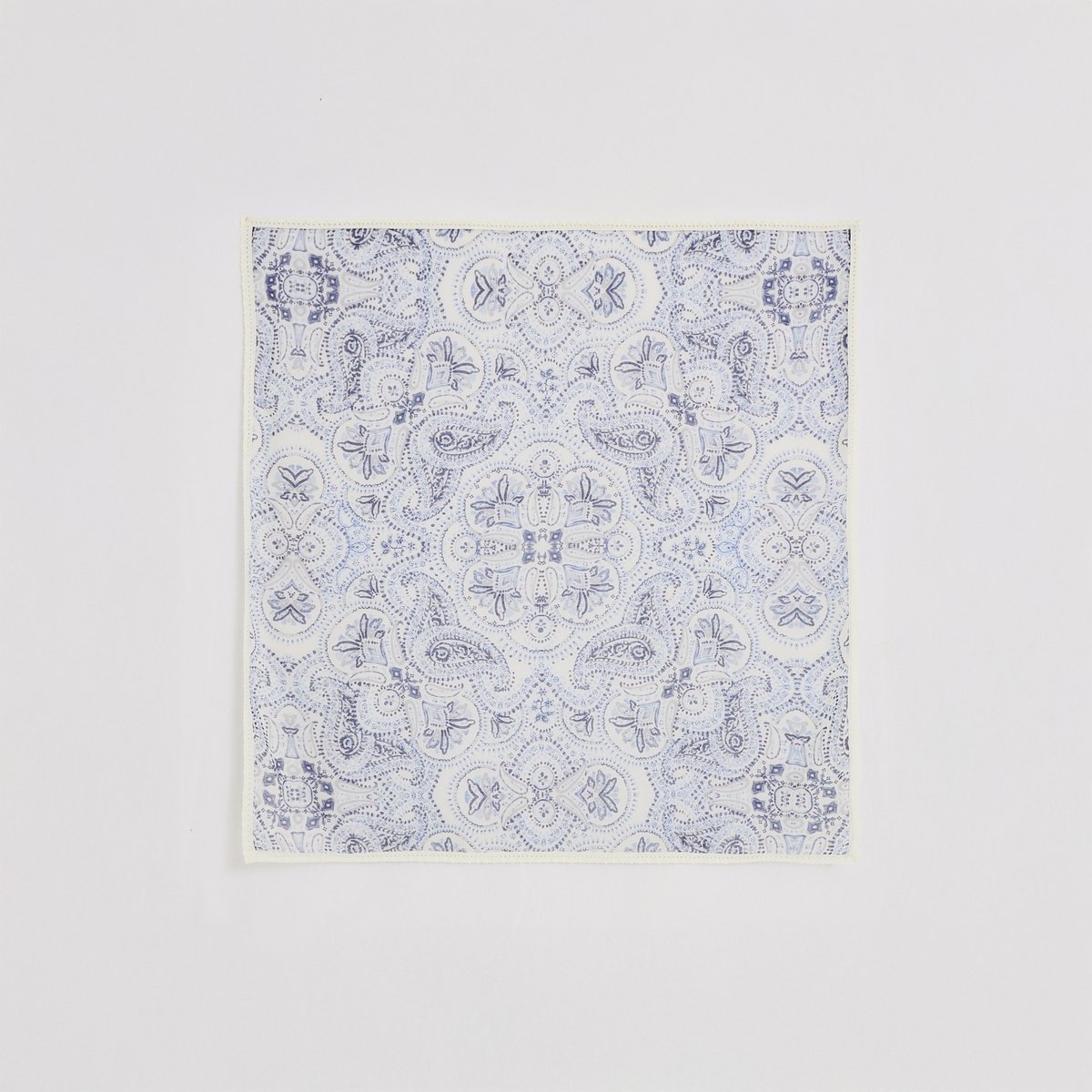 Foulard carré imprimé paisley bleu, GRAIN DE MALICE