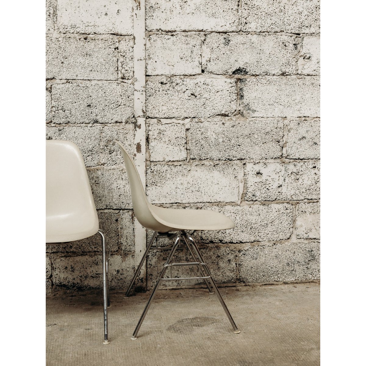 Chaise en métal Diana N°273 - Bon état beige, DEBONGOUT