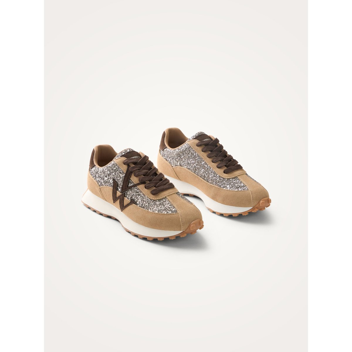 Baskets monogramme à lacets avec semelle running FLOW Initials beige, VANESSA WU