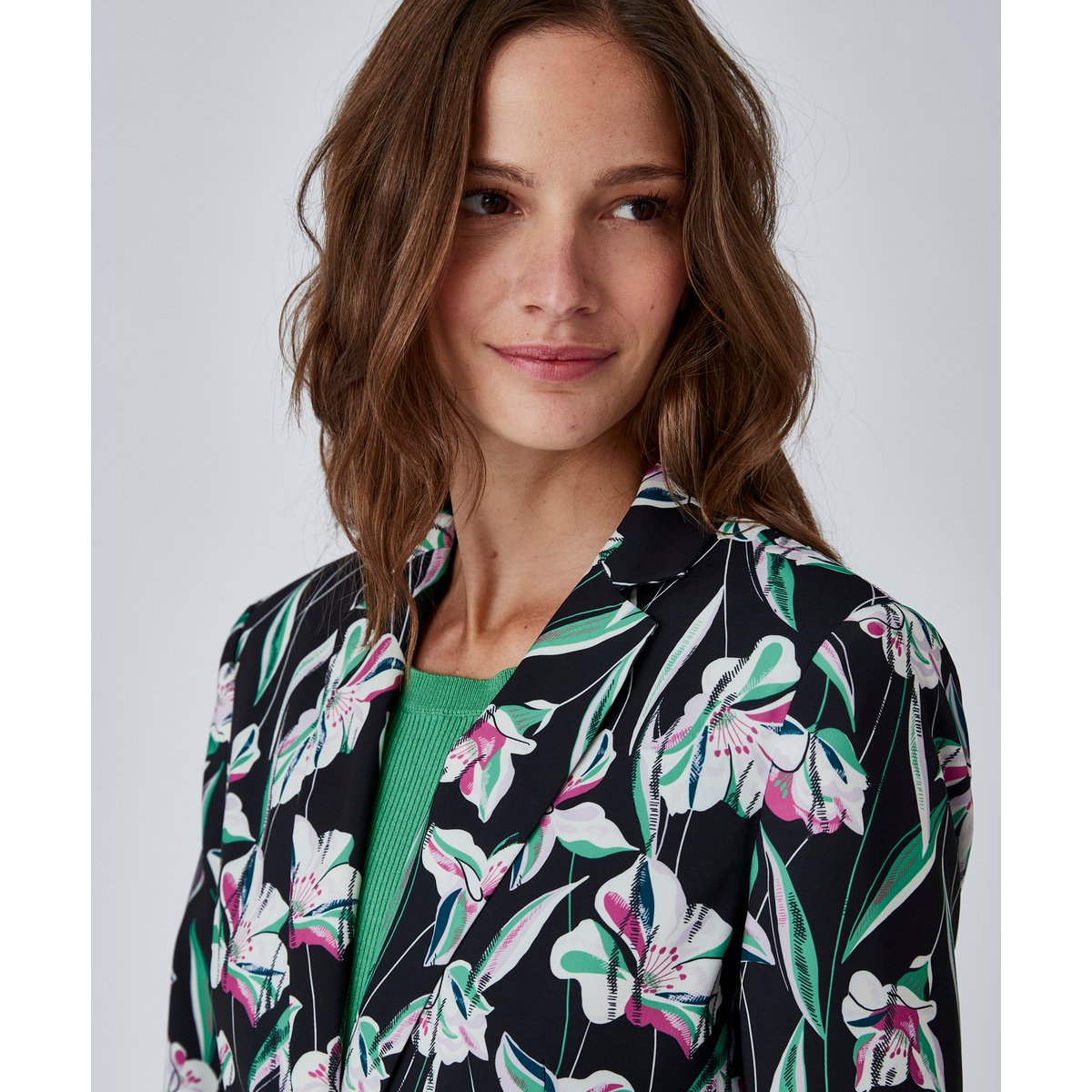 Veste imprimée en satin mat noir fleuri, DAMART