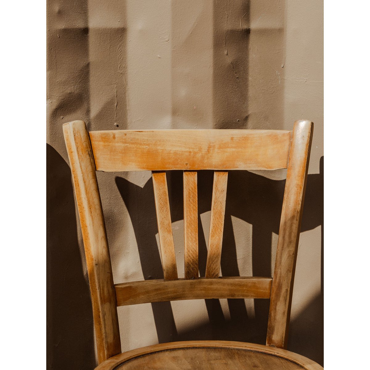 Lot de 4 chaises en bois Claude N°1256 - Bon état bois clair, DEBONGOUT