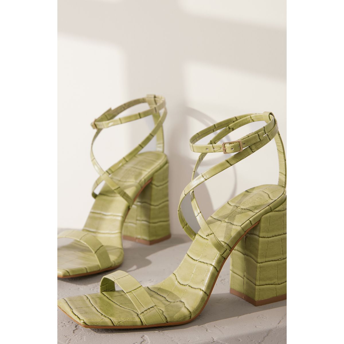 Sandales premium à brides et talon carré vert, NEXT