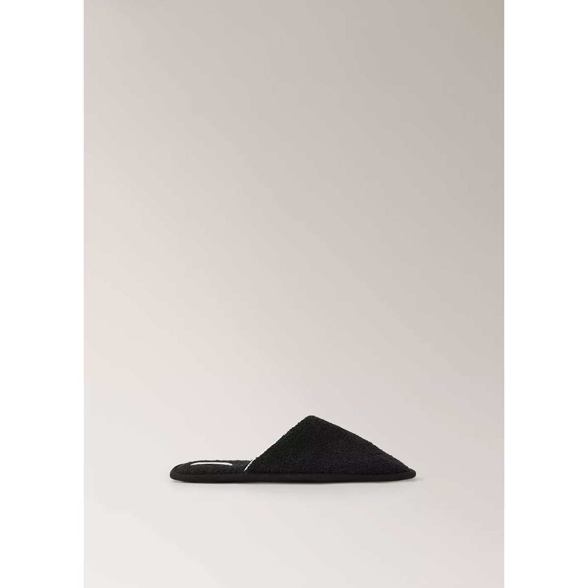 Baskets en tissu éponge avec détail passepoilé noir, MANGO HOME