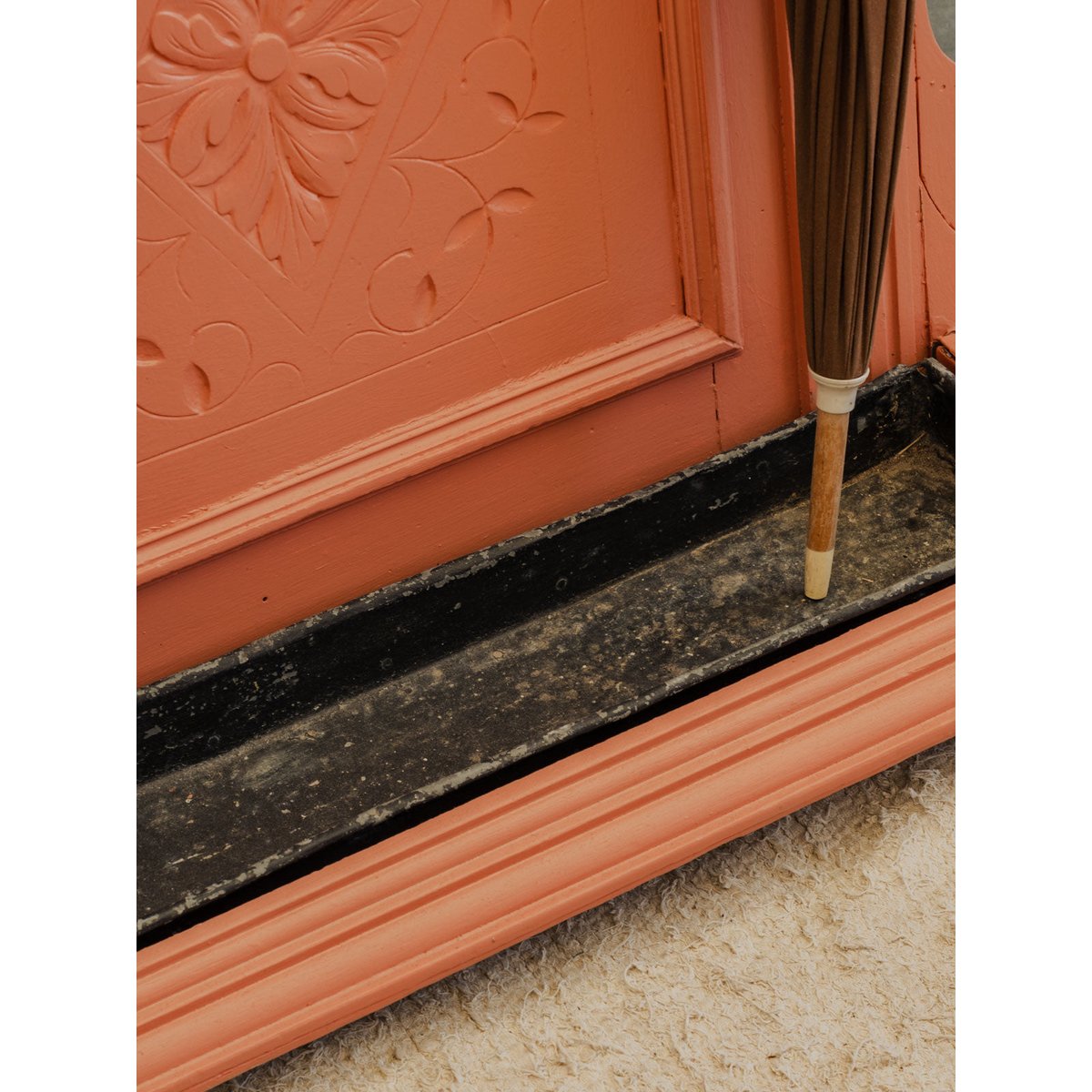 Porte-manteau vestiaire en bois saumon Max N°490 - Bon état rose, DEBONGOUT