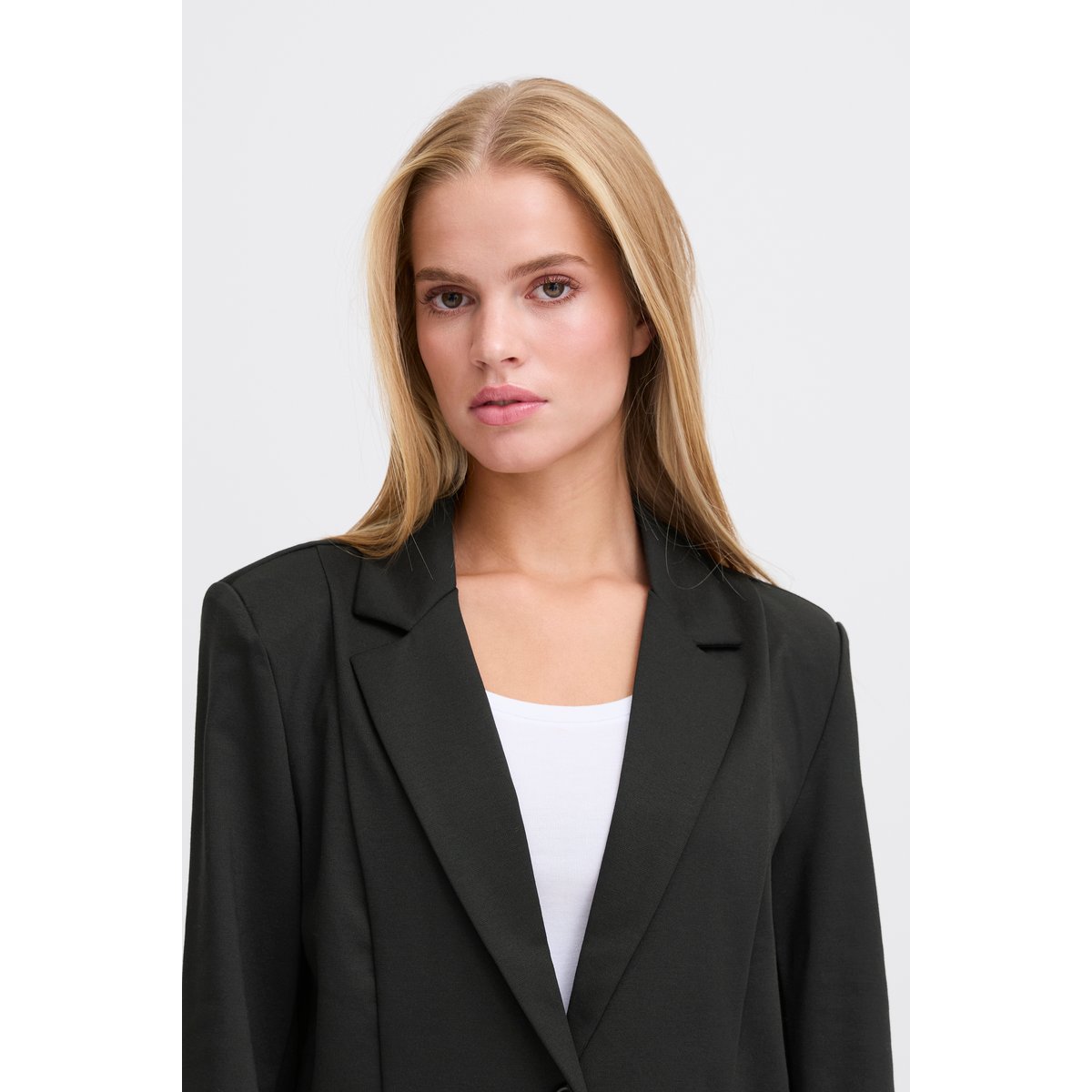 Blazer coupe droite, manches longues, col tailleur noir, ICHI