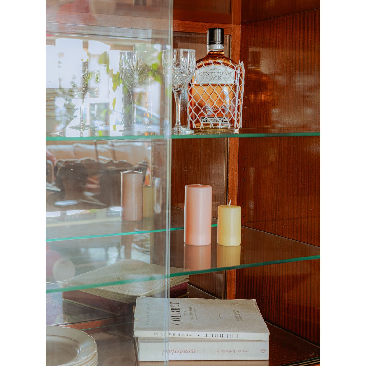 Vitrine mid-century modern Victoria N°1296 - Bon état bois clair, DEBONGOUT