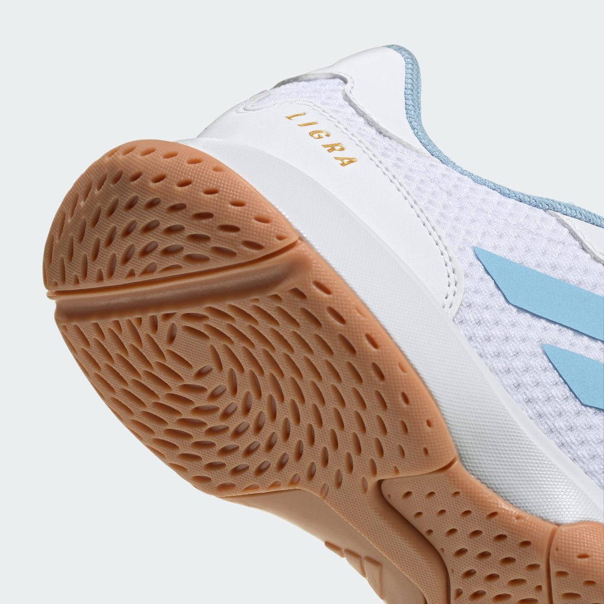 Chaussure Ligra 8 Indoor Chaussure Ligra 8 Indoor cloud white / clear sky / gold metallic, adidas Performance