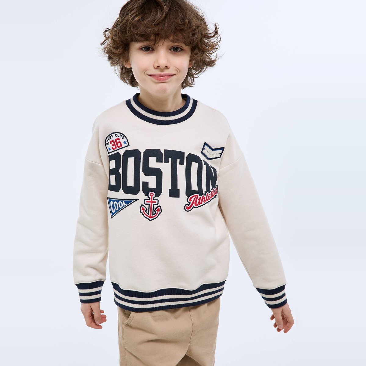 Sweat imprimé et avec badges en coton naturel, MONOPRIX