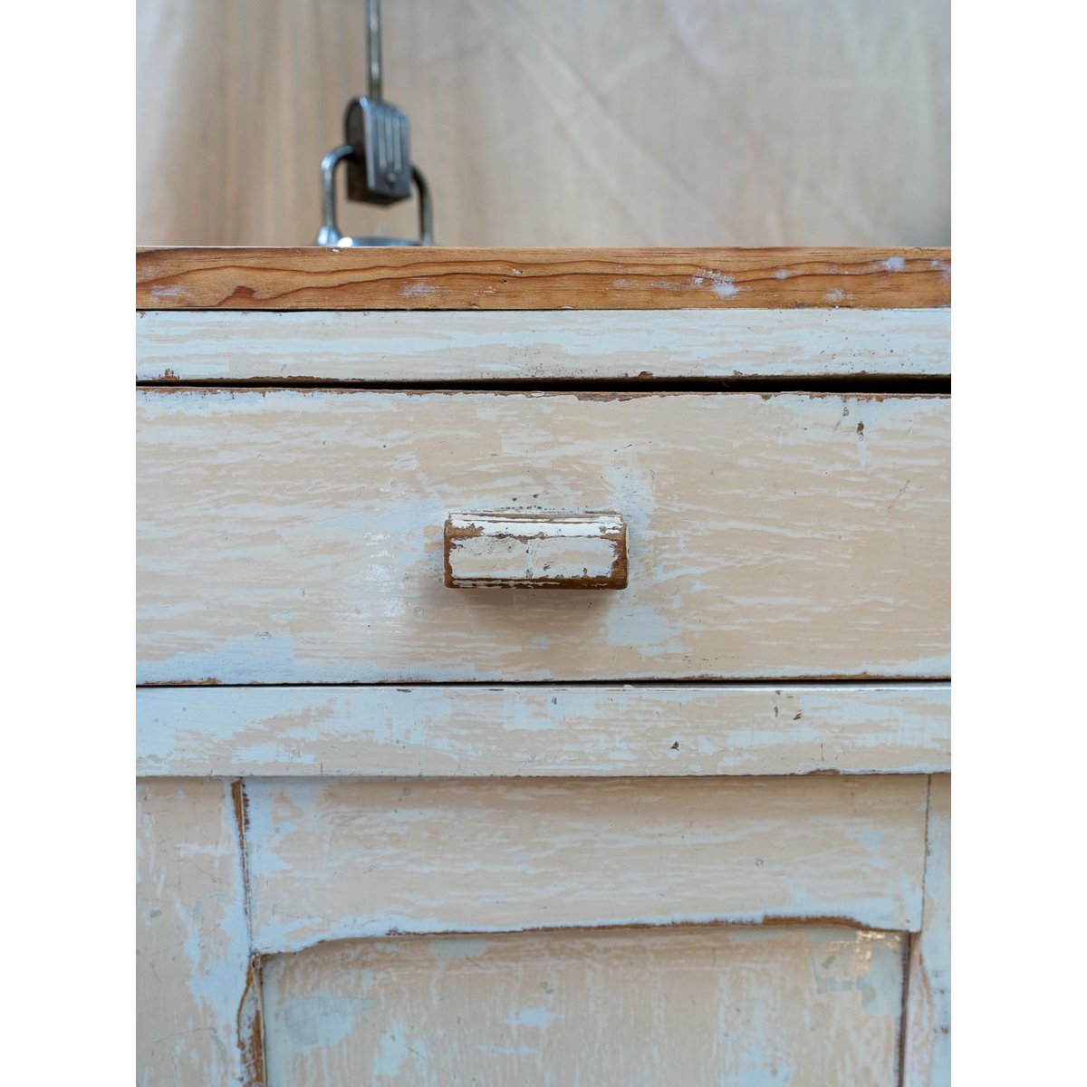 Buffet parisien blanc patiné Gilbert N°820 - Bon état blanc, DEBONGOUT