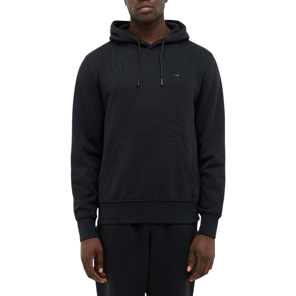 Sweat en coton noir avec un col à capuche et cordon de serrage noir, MUSTANG