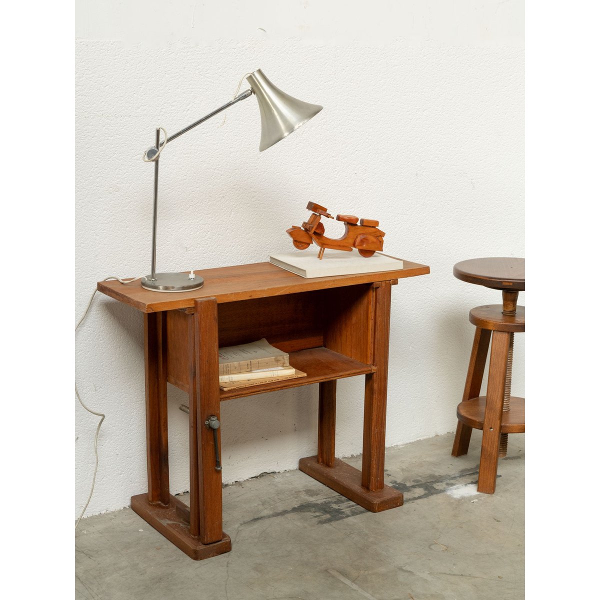 Petit établi en bois Fernand N°477 - Bon état bois foncé, DEBONGOUT