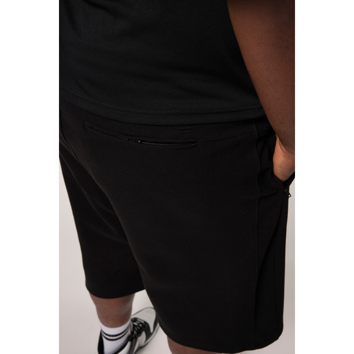 Short en molleton noir, STHUGE