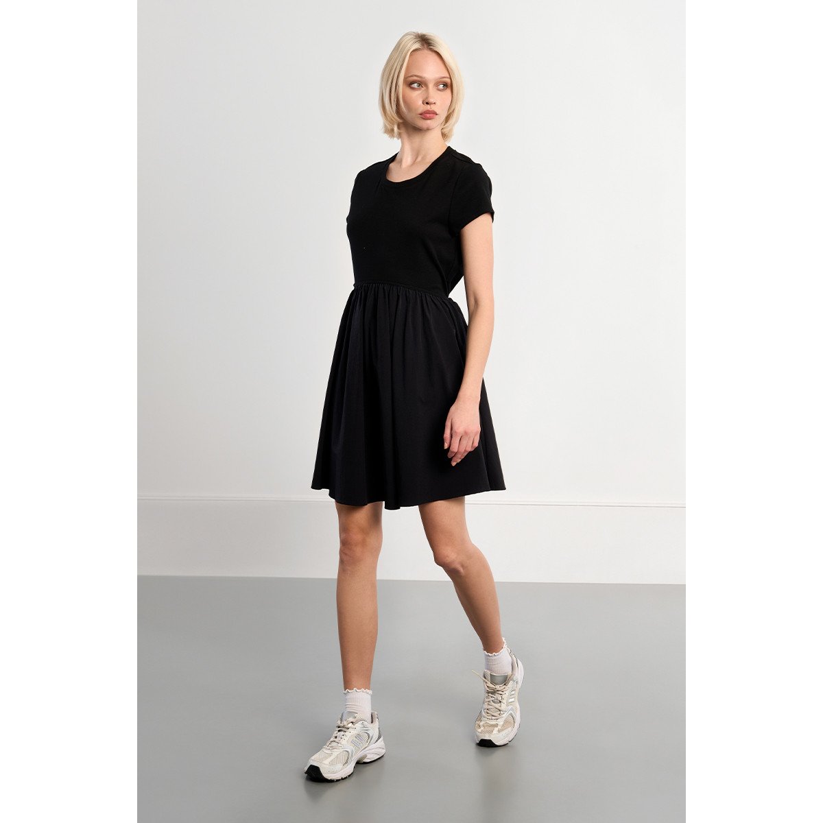 Robe mini en nylon, à cordon noir, LILI SIDONIO
