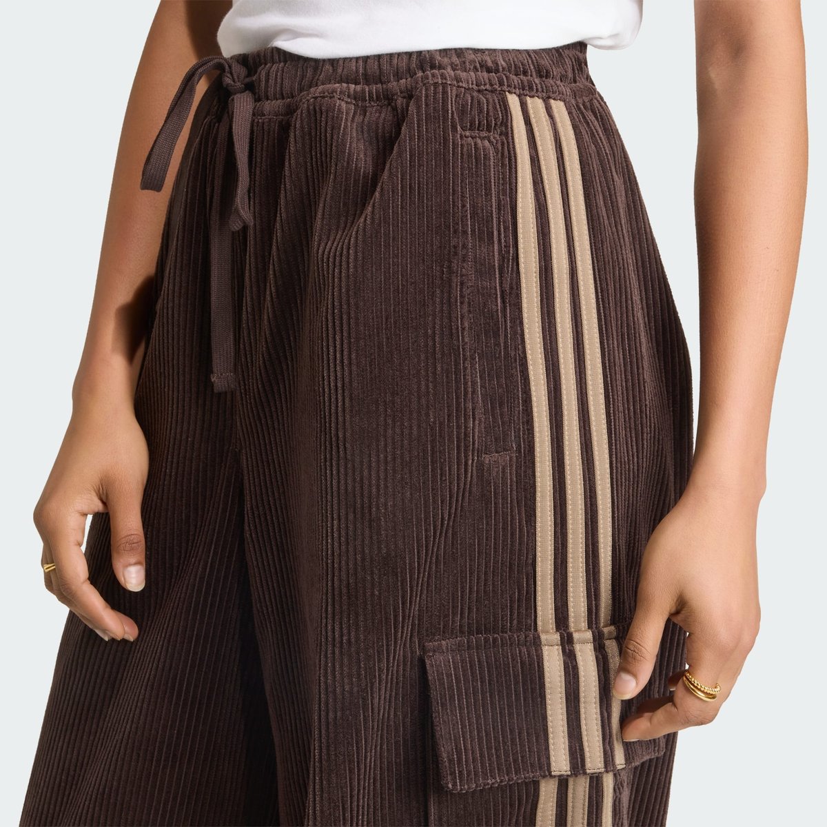 Pantalon Cargo Velours Côtelé 3 Bandes Pantalon Cargo Velours Côtelé 3 Bandes aurora coffee / khaki six, adidas Originals