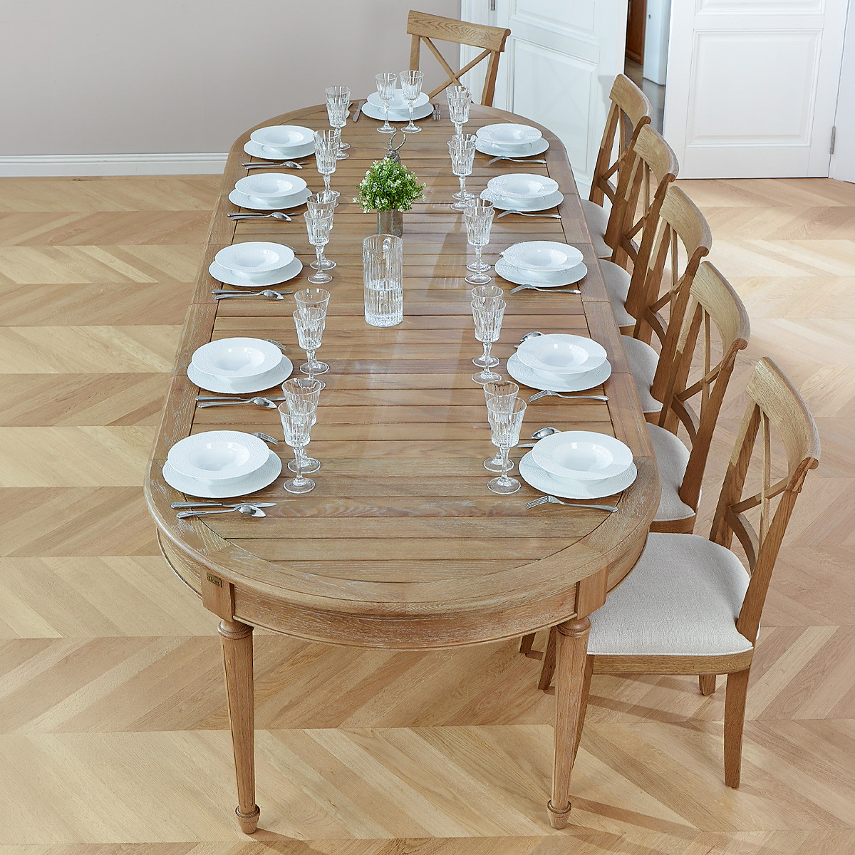 Table ovale en chêne style shabby chic 5 rallonges 6/14 couverts GIOVANNI beige, ROBIN DES BOIS