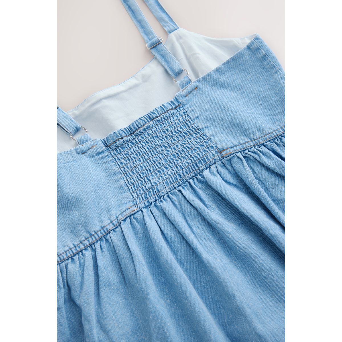 Robe mi-longue en denim à bretelles bleu moyen, NEXT