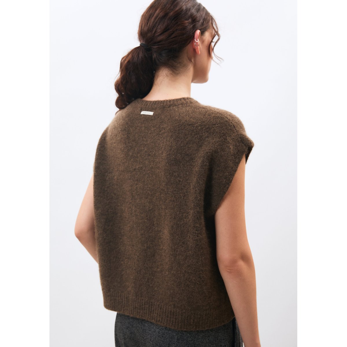 Pull sans manches col rond taupe, HUMILITY