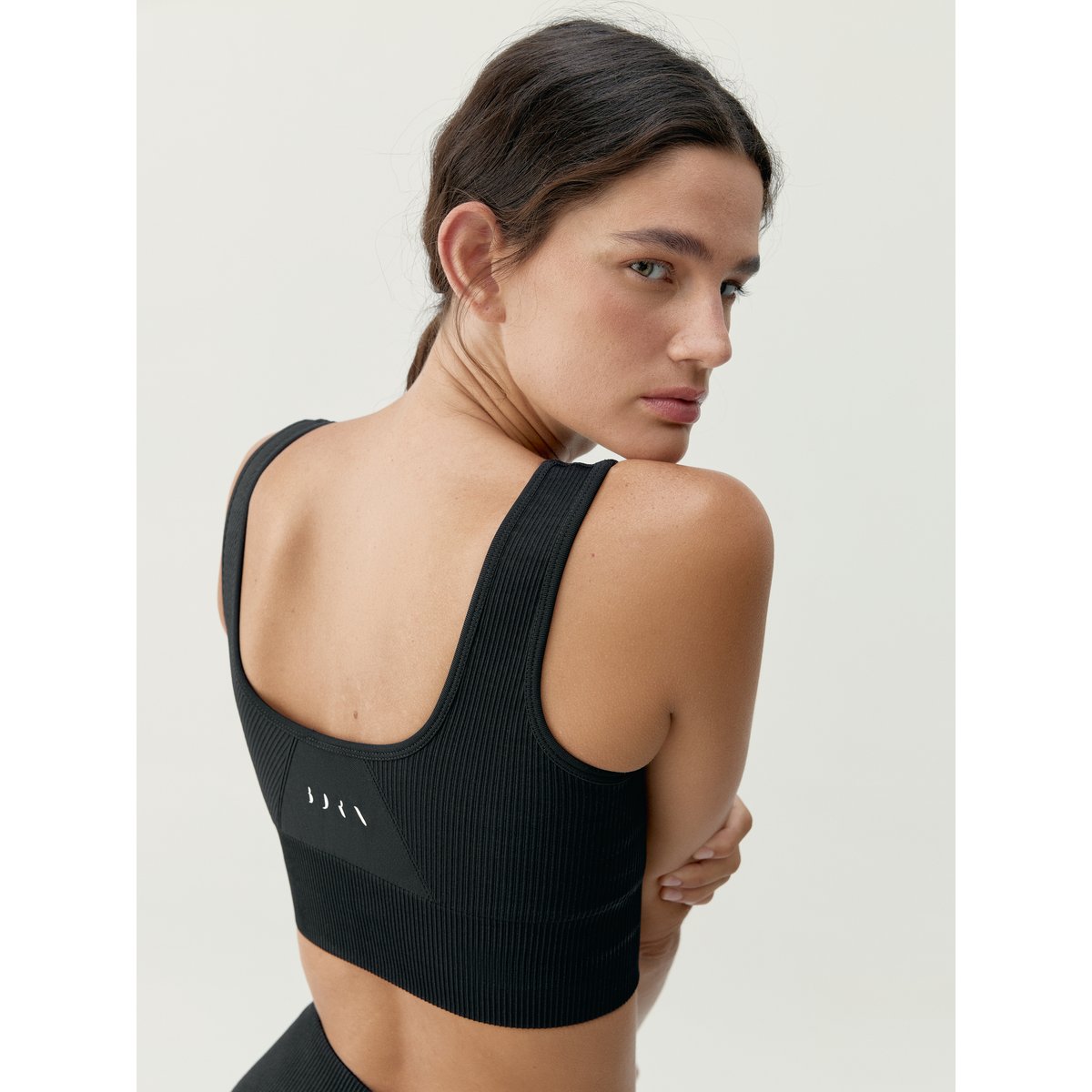 Brassière de sport femme Idara maintien élevé bretelles coussinets amovibles noir profond, BORN