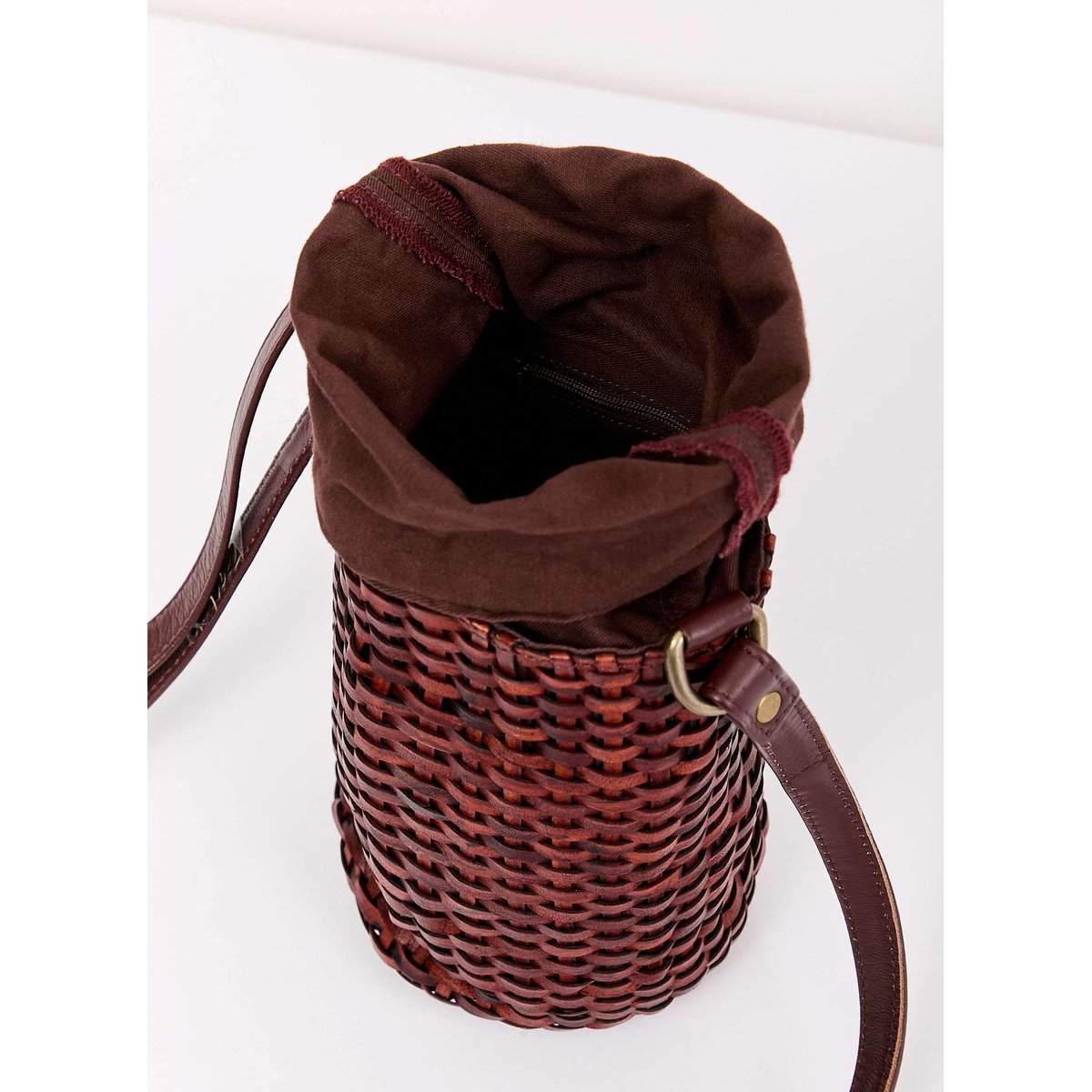Sac seau en cuir tressé MILK brun acajou, LA FIANCÉE