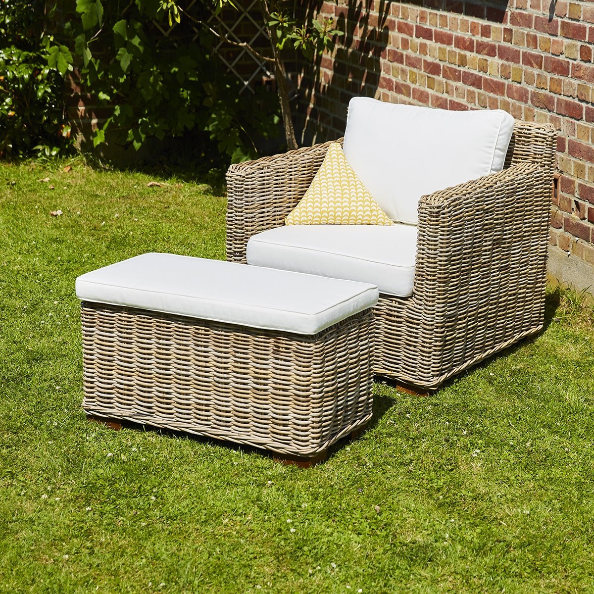 Fauteuil de jardin en kubu avec pouf MUSA naturel, BERAH GETAH