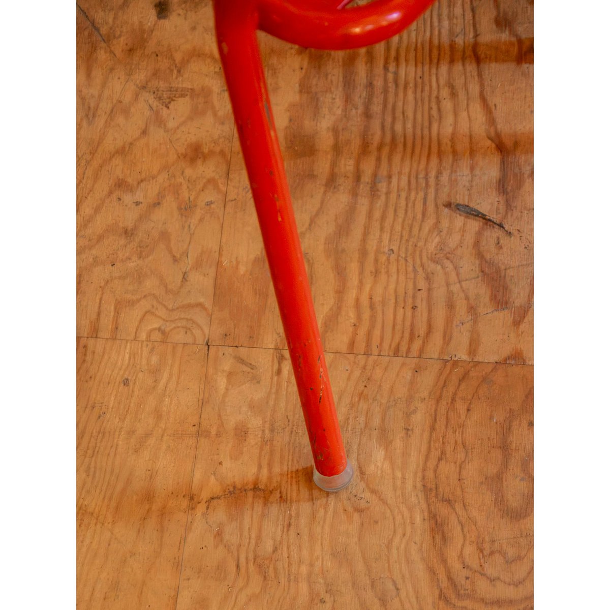 Lot de 6 chaises en métal rouges Alma N°2034 - Bon état rouge, DEBONGOUT