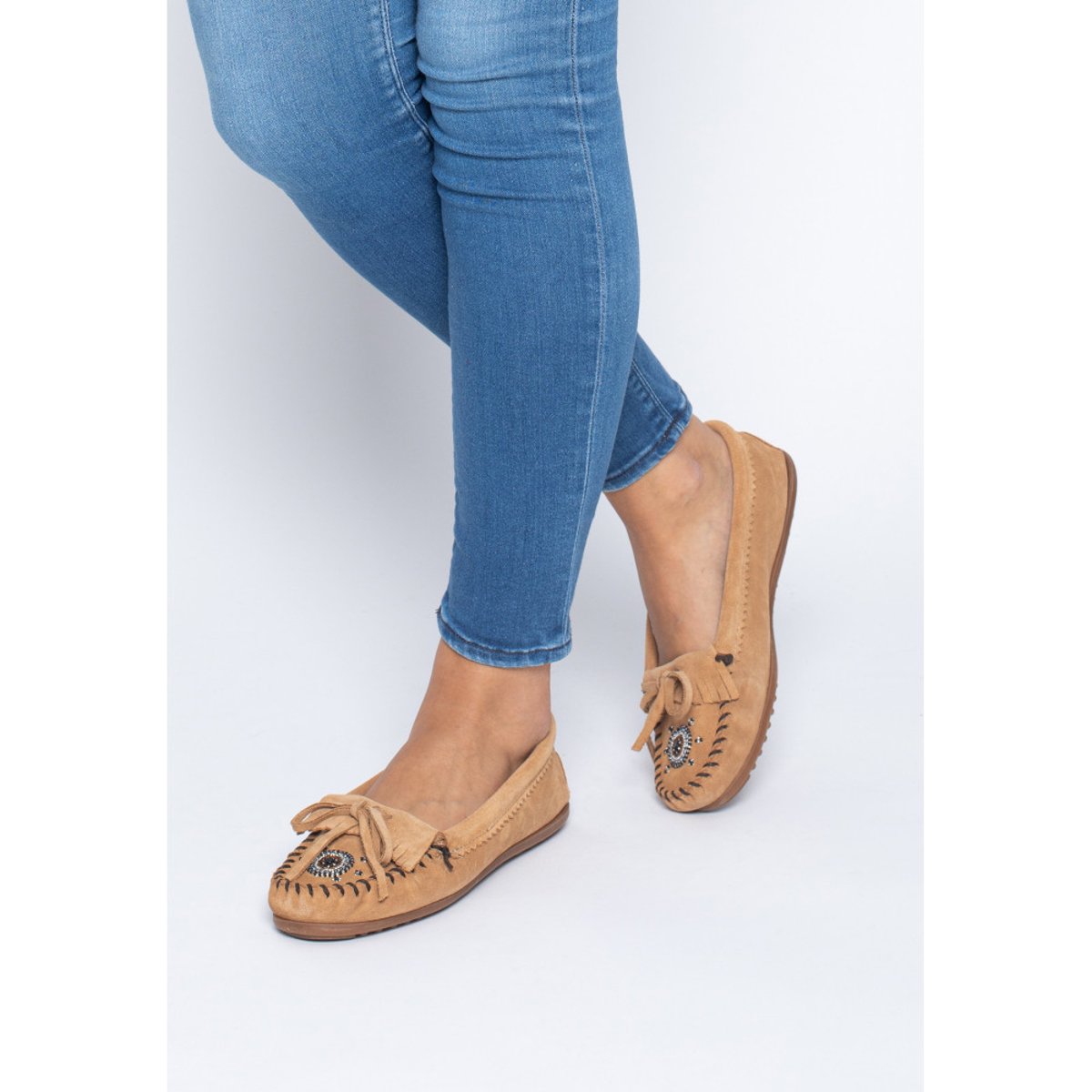 Mocassins en cuir suede ME TO WE taupe, MINNETONKA