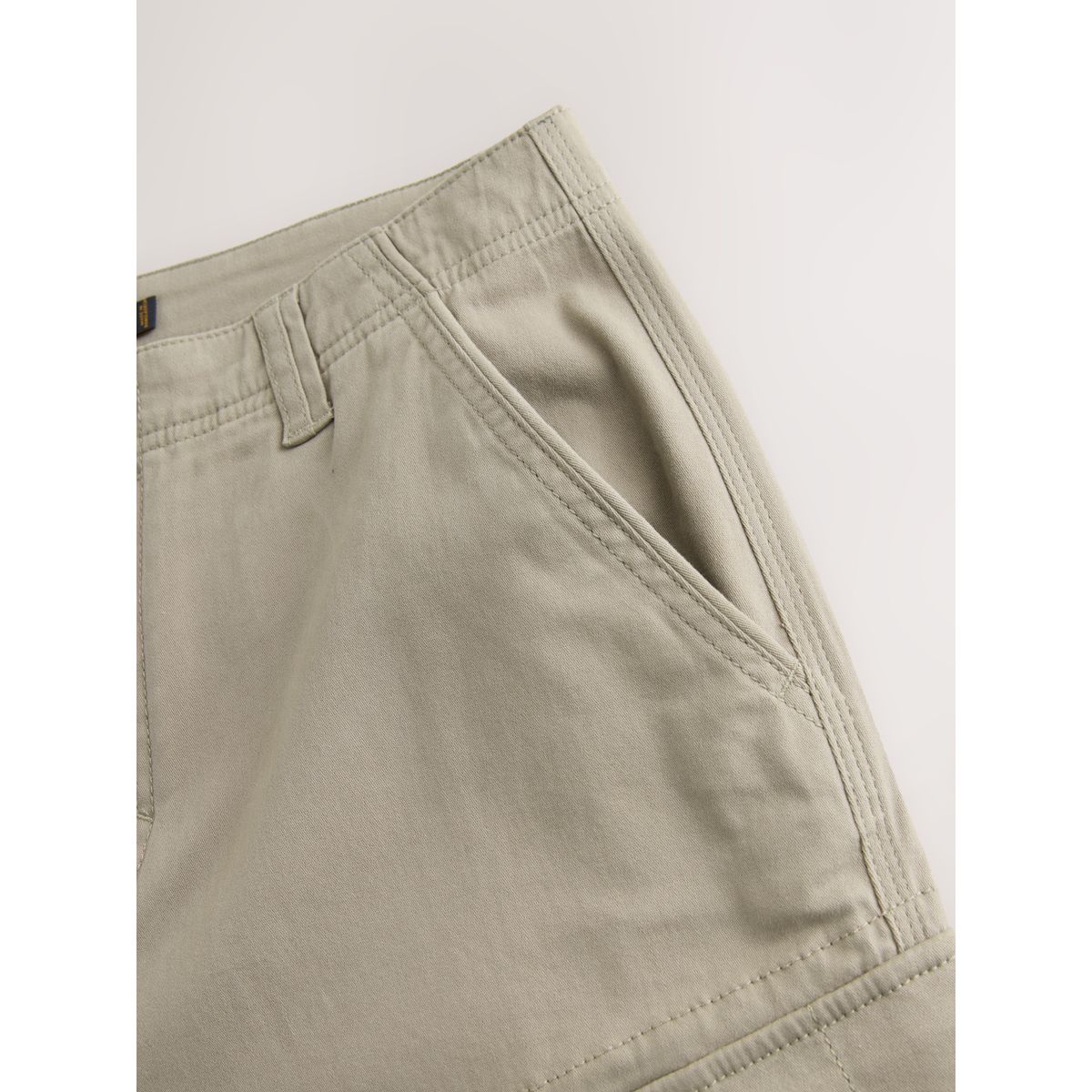Pantalon cargo stretch en coton grège, NEXT