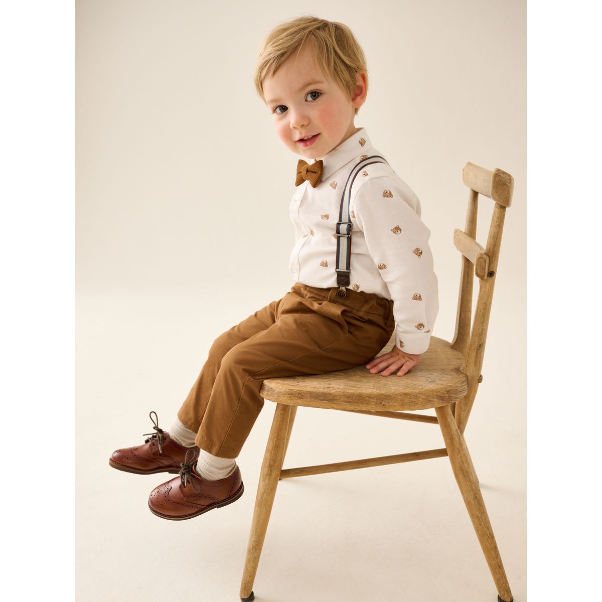 Chemise, pantalon, bretelles et nœud papillon ours brun bronzé, NEXT