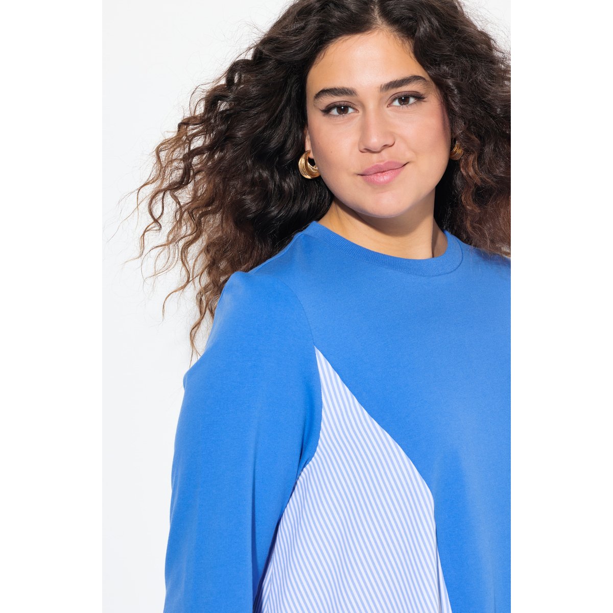 Sweat à empiècements rayés. Col bleu paon, ULLA POPKEN