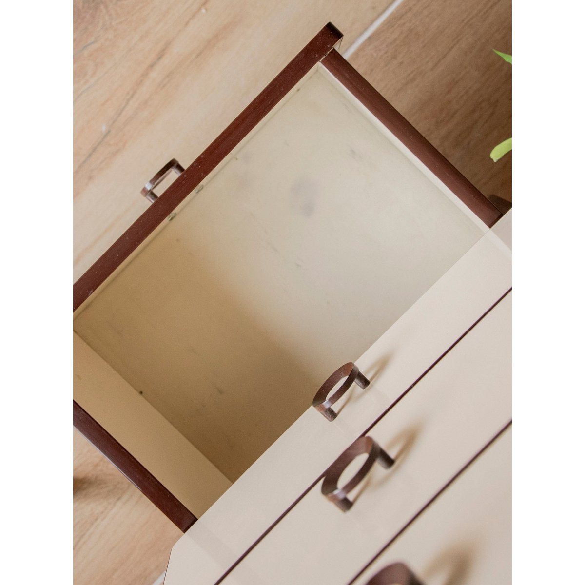 Commode aux poignées seventies Olga N°699 - Bon état crème, DEBONGOUT