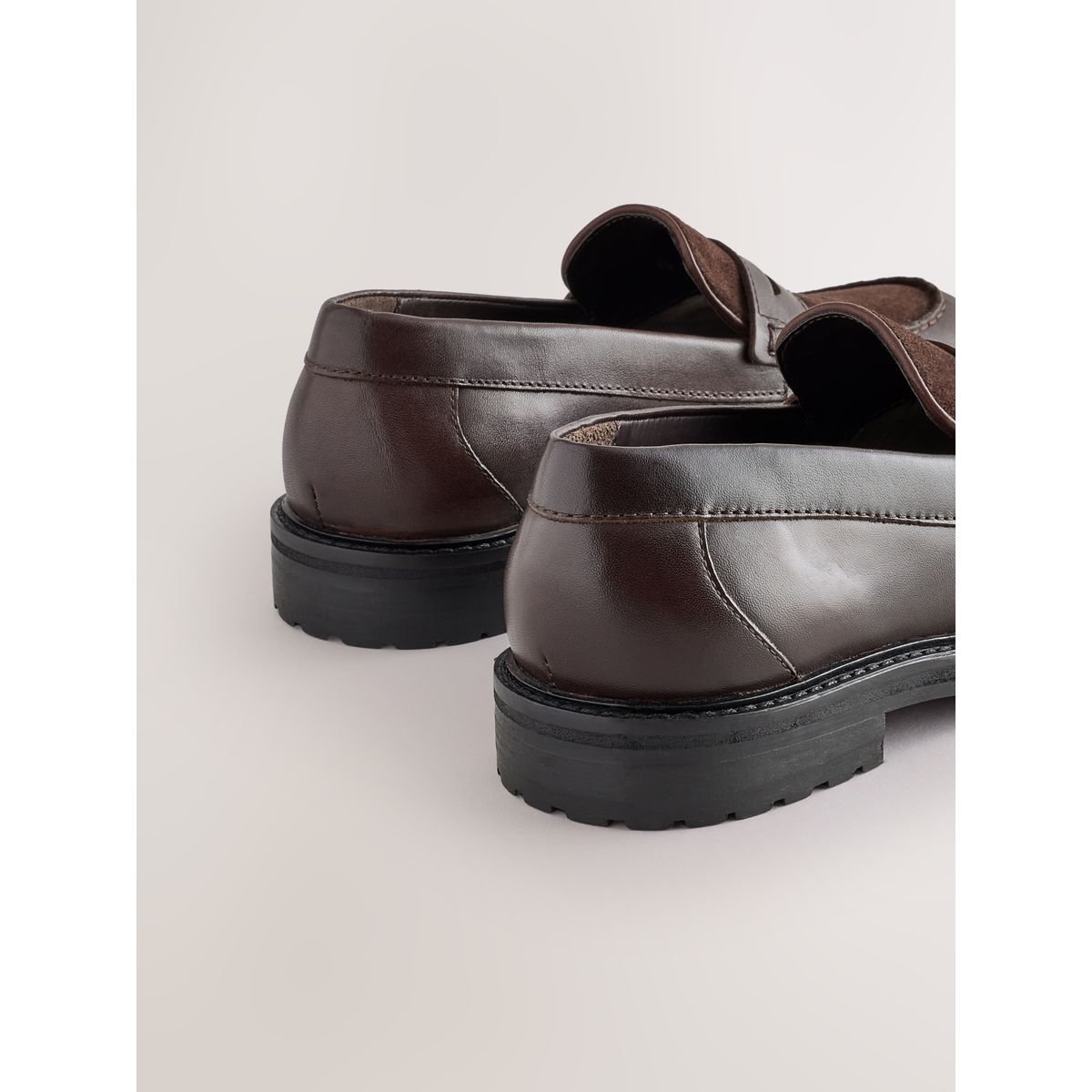 Mocassins habillés en cuir daim marron, NEXT