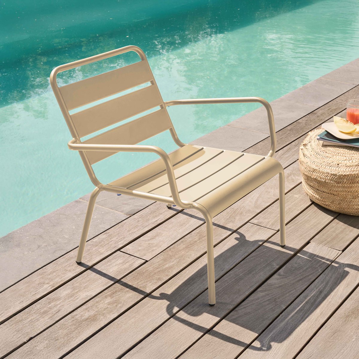 Fauteuil de jardin bas en métal, PALAVAS ivoire, OVIALA