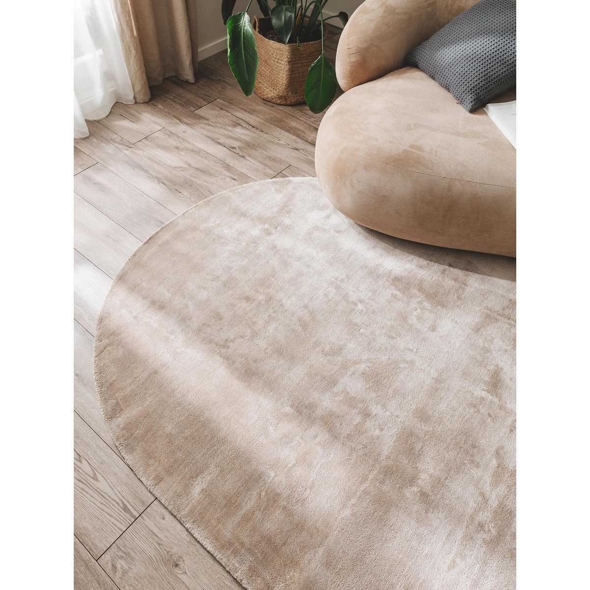 Tapis rond en viscose Ovale tissé main NELA taupe, BENUTA